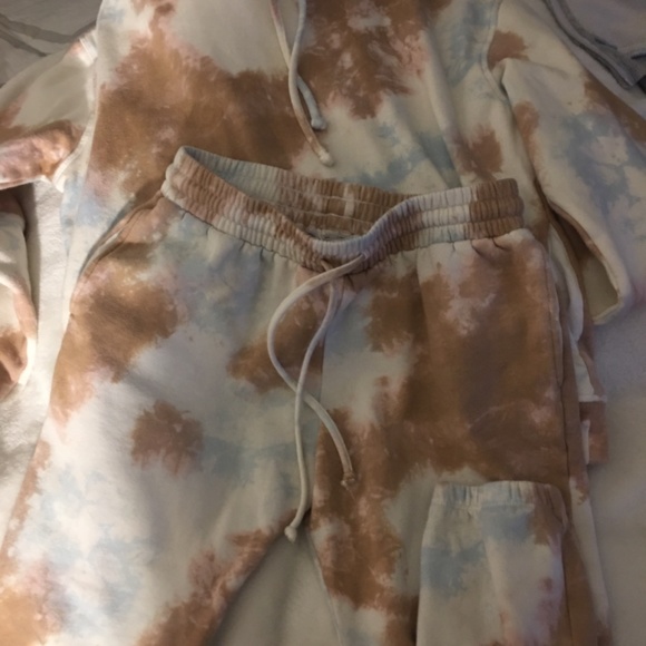 Socialite Printed Hoodie and Sweatpants Set - Picture 2 of 7